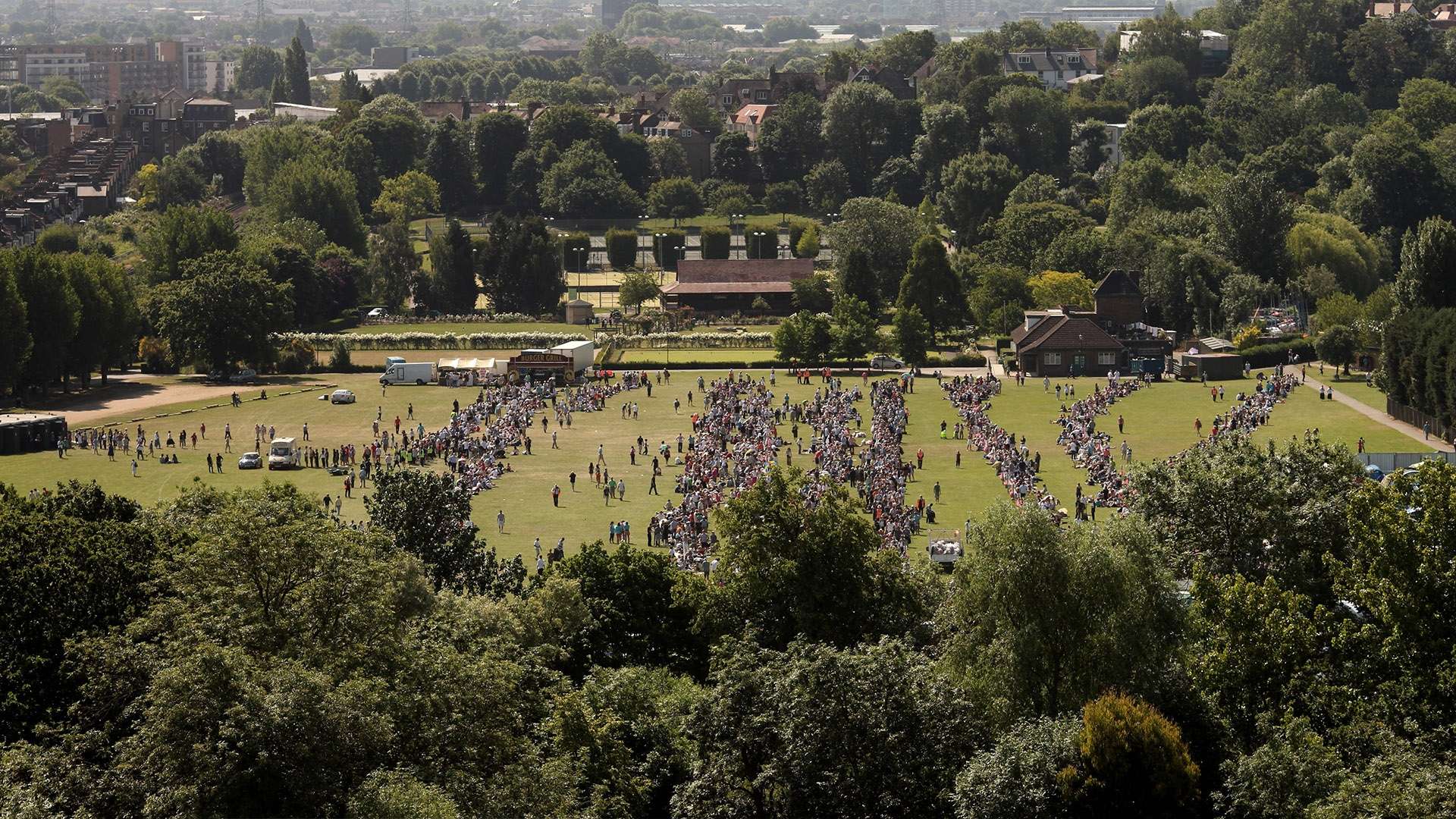两队的对抗 两队的对抗
